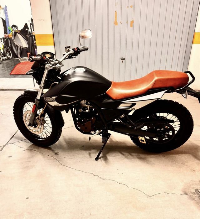 UM Scrambler Classic 125cc (2017) – Apenas 2000 km Reais! Como Nova