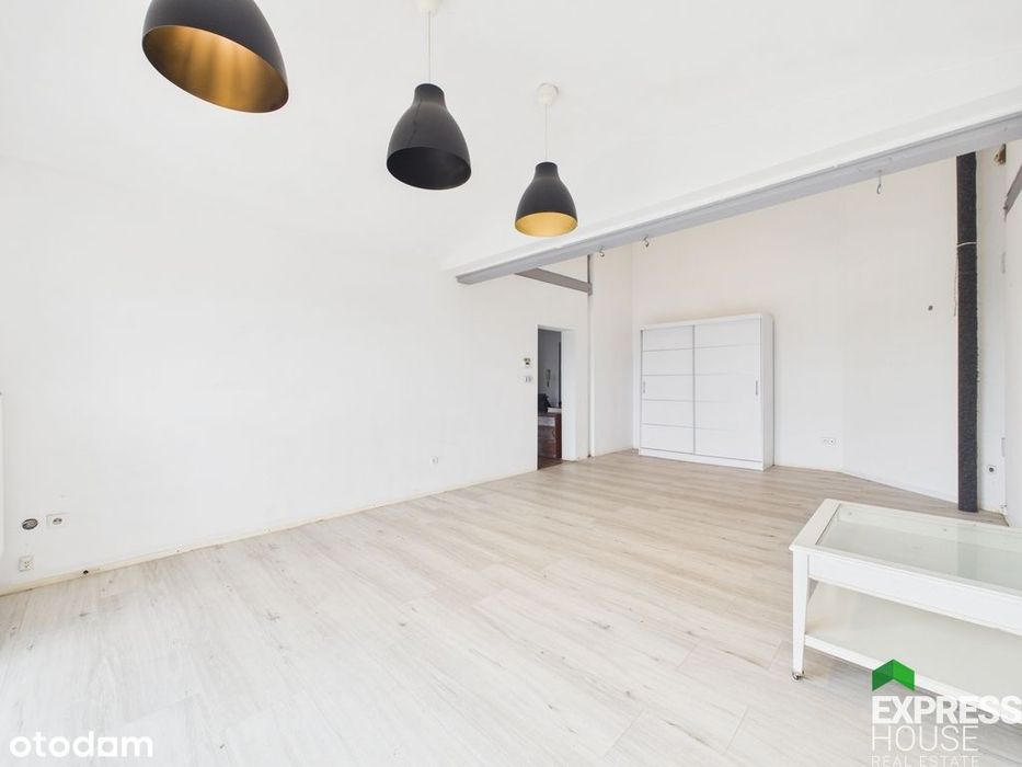 2 pokoje, 2 piętro, duży salon, centrum Plewisk