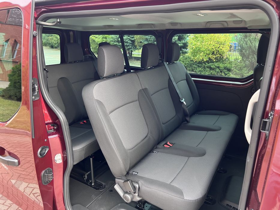 Wynajem busa dziewięcio osobowego Wypożyczalnia bus 9 osób Nowy model