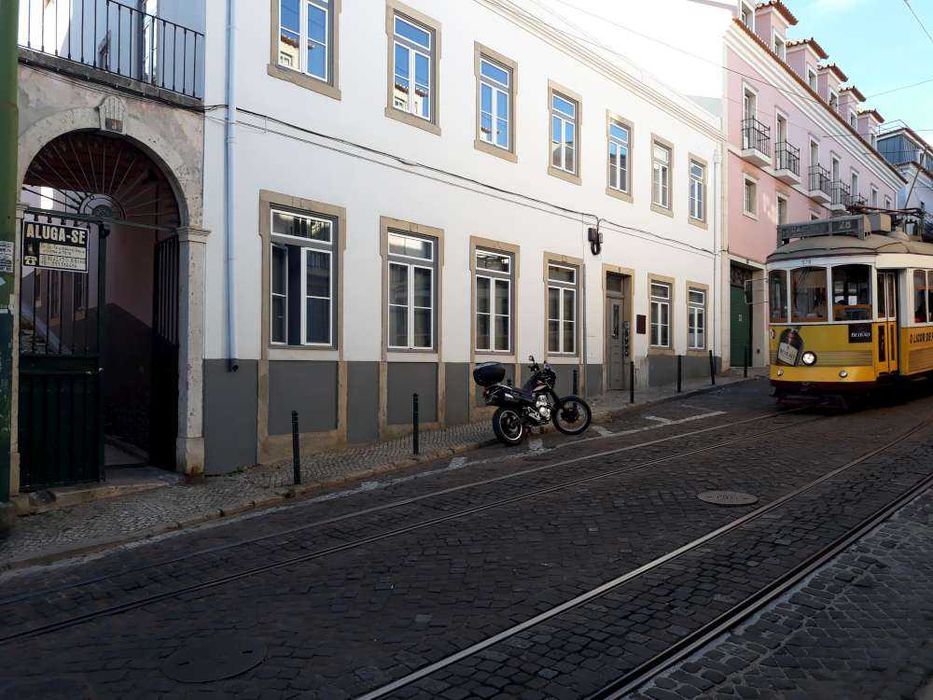 T-1+1 Bem mobilado equipado. Com pátio. Lisboa. Para entrada imediata