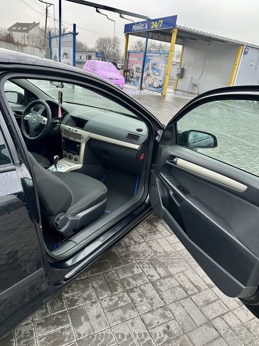 Opel Astra GTC H | 2008 | 1.6 |