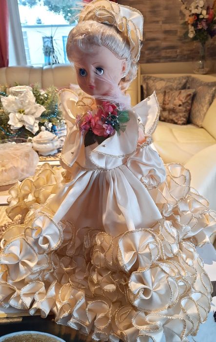 Kolekcjonerska lalka z lat 90.