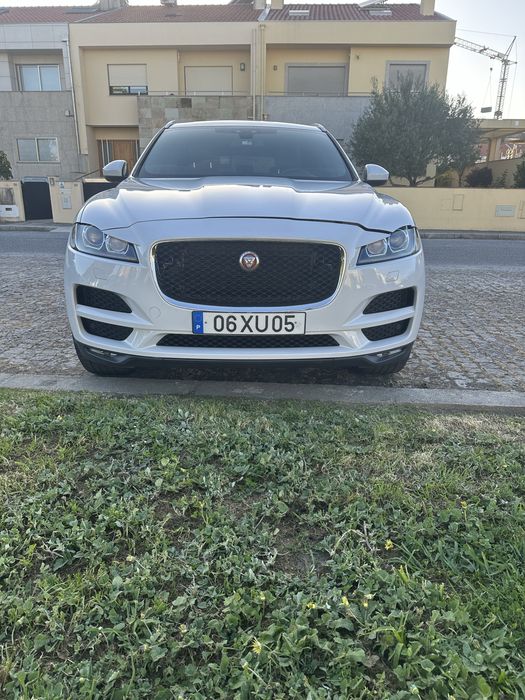 Selling Jaguar F‑PACE in excellent overall condition