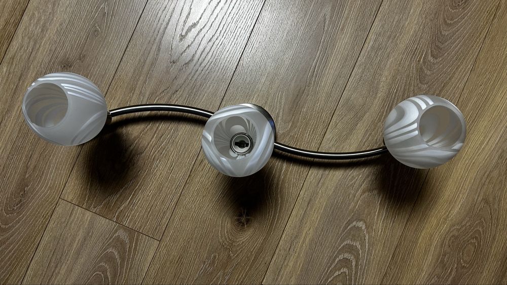 Oświetlenie sufitowe/ścienne trzypunktowe regulowany kąt padania świat