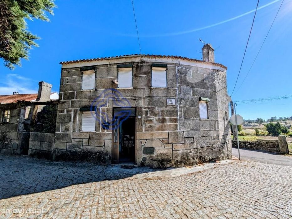 Moradia em pedra para remodelação