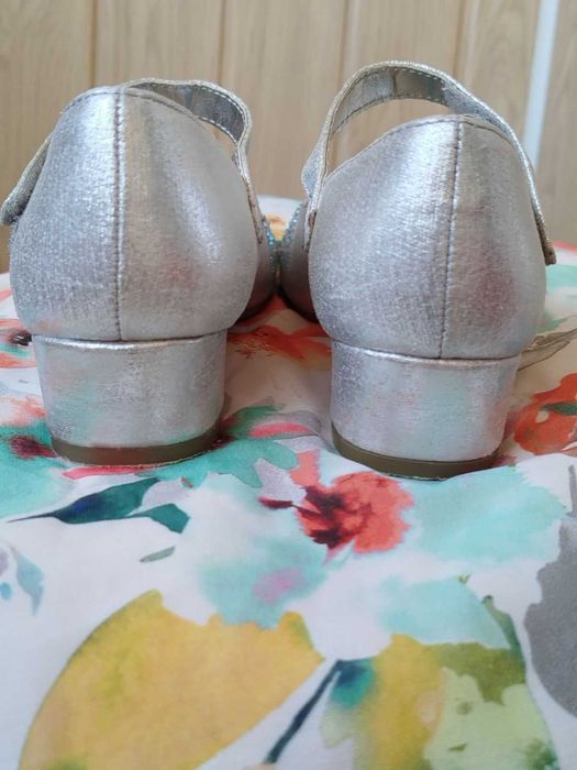 детские туфли для девочки на каблучке серебристые блестящие 12/31