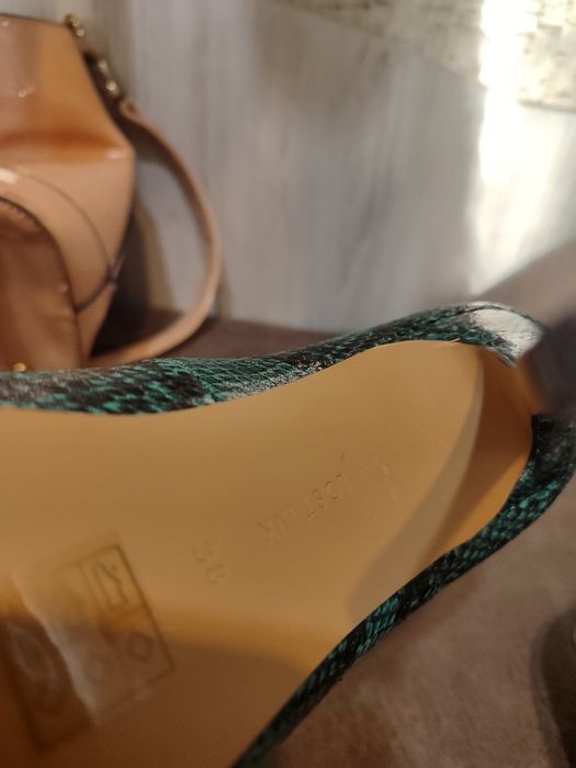 Туфлі на каблуку жіночі