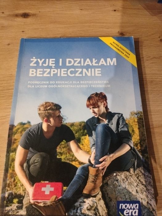 Żyje i działam bezpiecznie podręcznik do edb dla  liceum i technikum