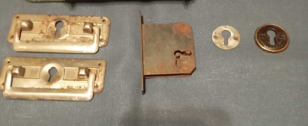 Ручки дверные оконные мебельные Коллекция старых  ключей фурнитуры .