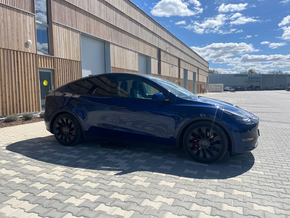 Tesla model Y Performance