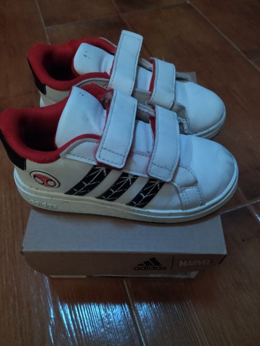 Tênis Adidas Marvel Nr 26
