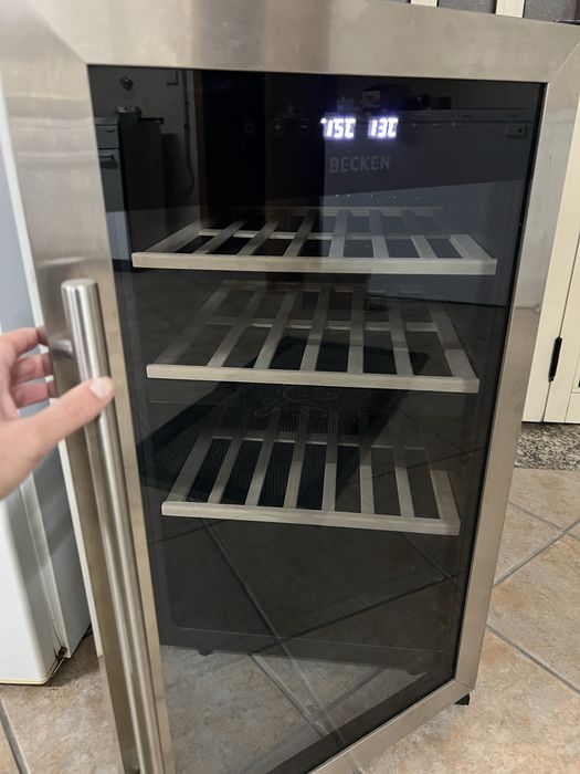 Cave de Vinhos Becken – Dupla Zona | ~46 Garrafas | Excelente Estado