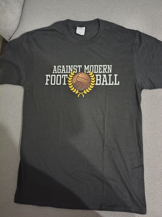 Nowy t-shirt dla fanów futbolu