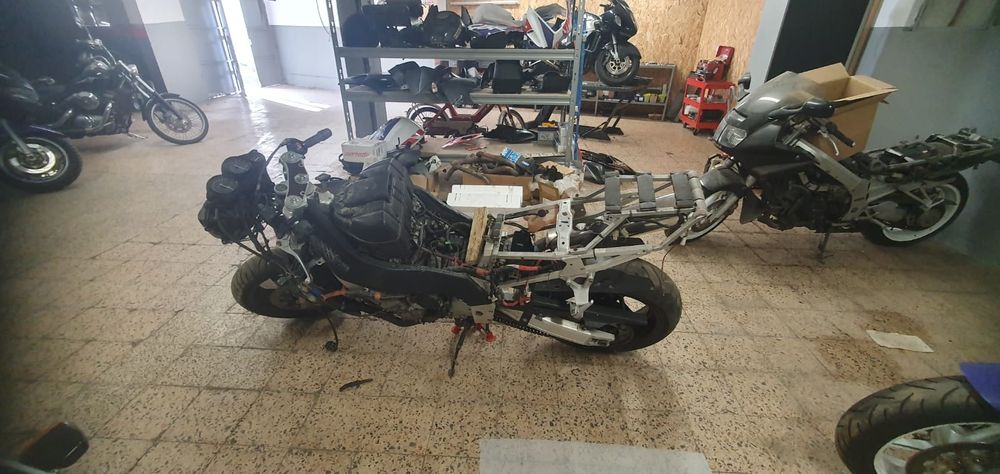 2 yamaha thanderace 1000 ,1 para peças
