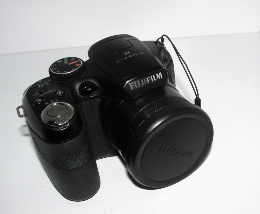 Digital Camera Fujifilm FinePix S2980 14MP 18x HD