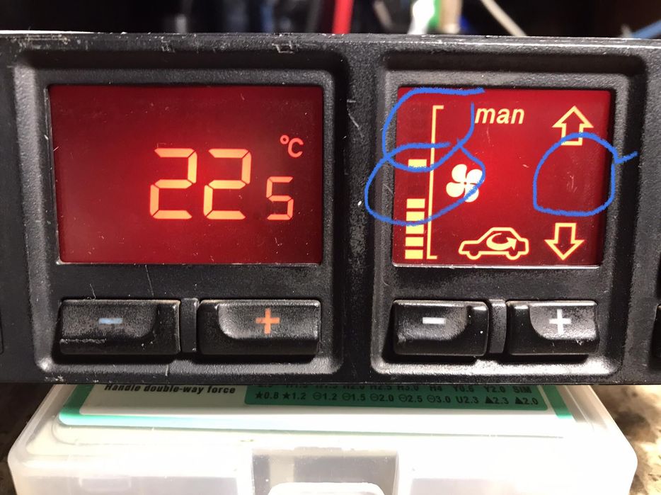 Блок управления климат контролем.