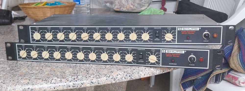 Shure SR107 Vintage Audio Equalizer - 10-Band Graphic EQ - 1U Half Rack