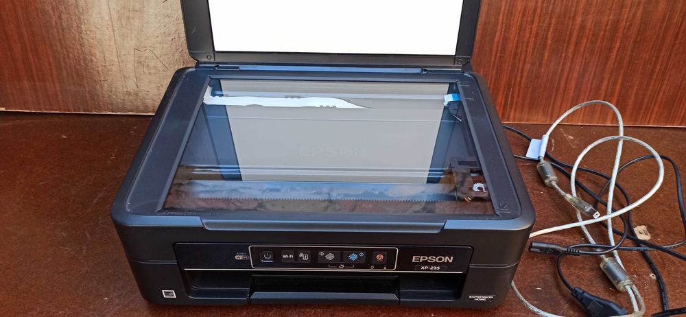 МФУ  Epson Expression Home XP-235
