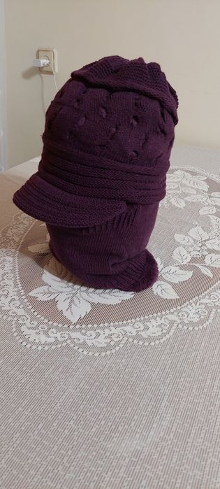 Шапка з козирком