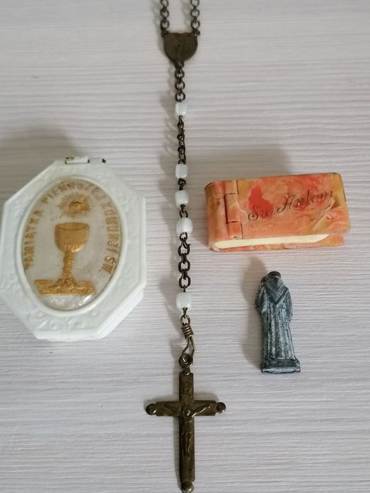 Różaniec komunijny z pudełkiem z masy perłowej +Św Antoni
