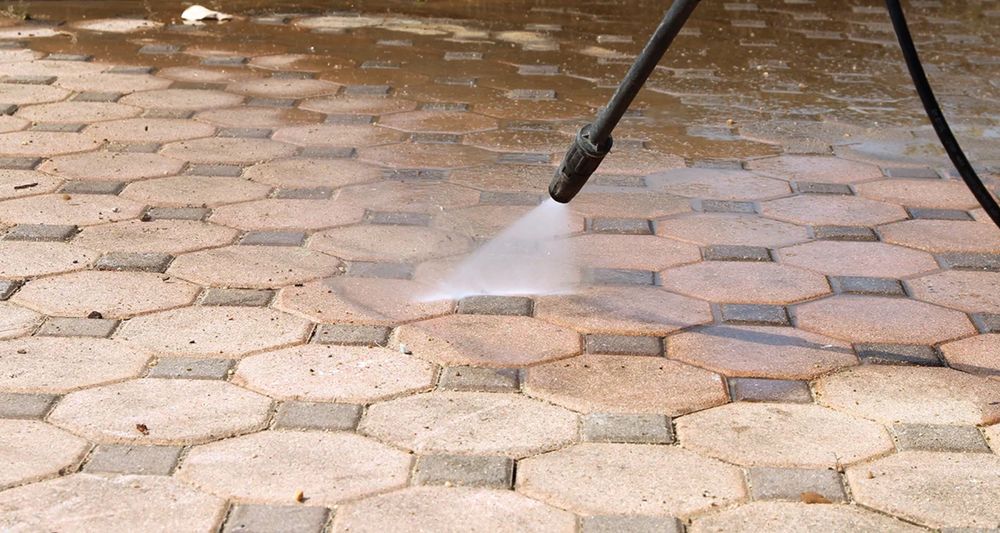 Миття та чистка бруківки