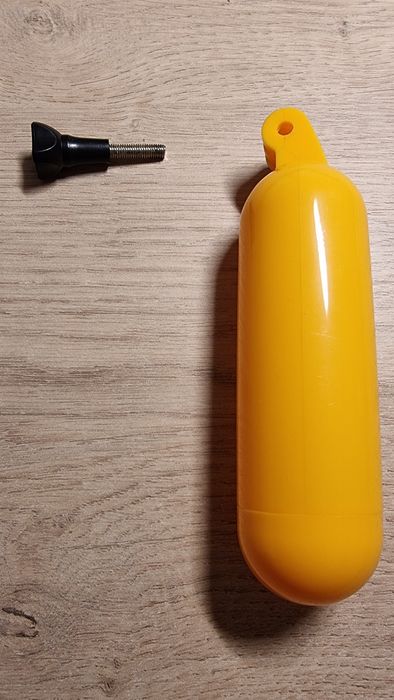 Boją wypornościowa do kamer sportowych