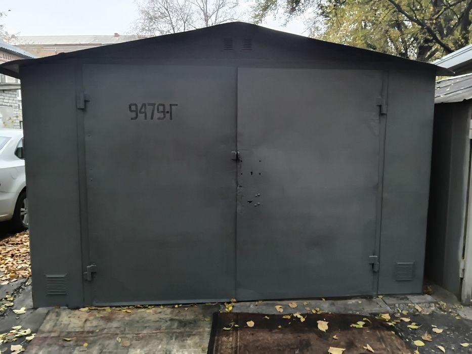 Продам гараж Тітова8 у дворі