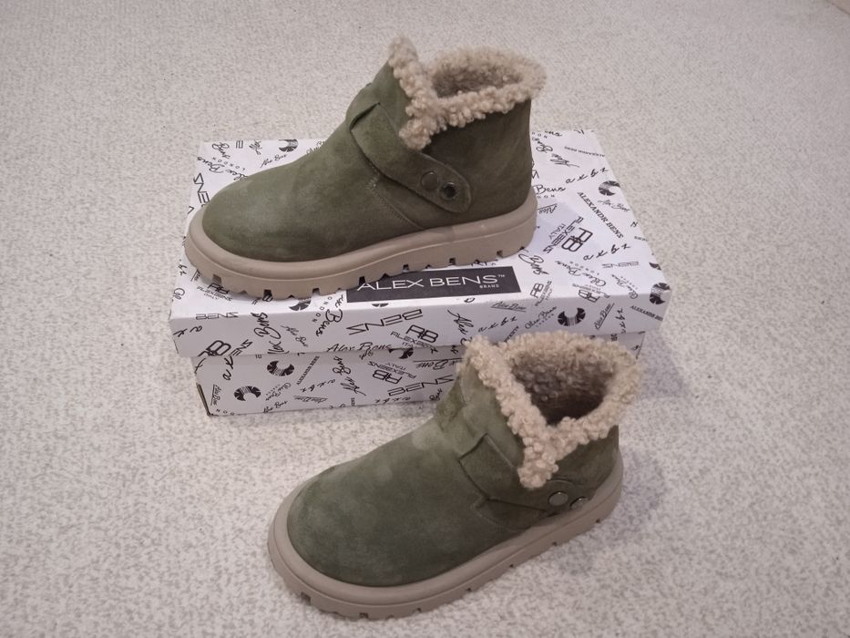 Уггі. Натуральна замша