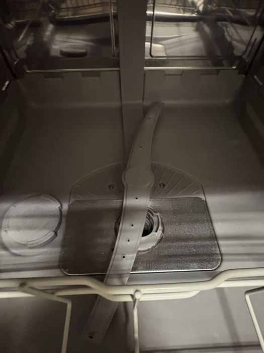 Maquina de lavar loiças Bosh semi-nova