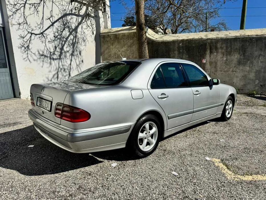 Mercedes-Benz E Class E200 CDI -Ano 2001 /433 000