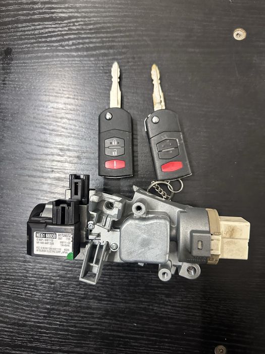 Замок запалення в зборі з ключами мазда  сх-7 сх-9