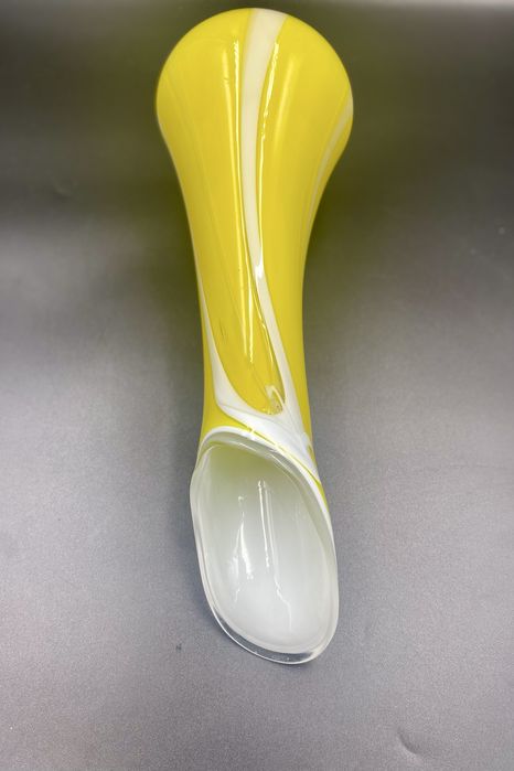 Unikatowy stary wazon z kaczym dziobem