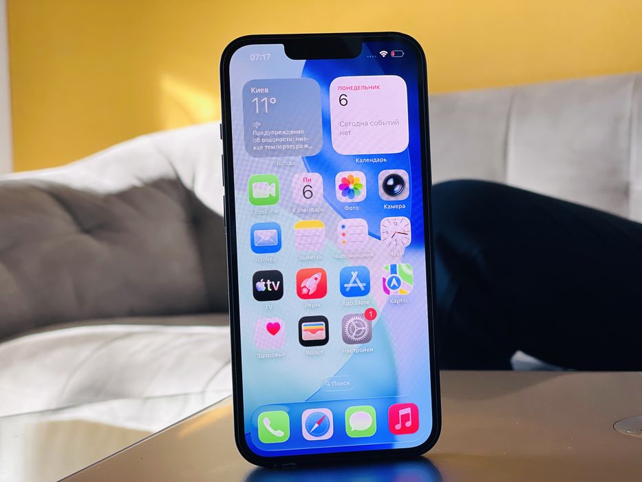 Смартфон Apple iPhone 13 /128GB