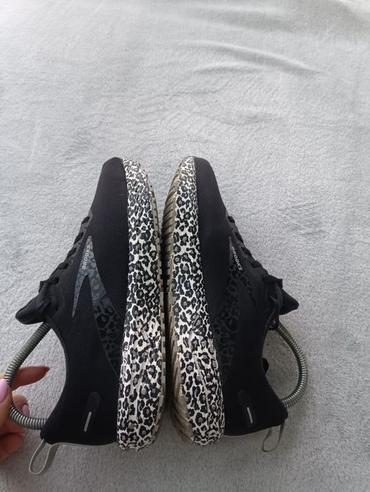 Женские кроссовки Brooks р40-40.5