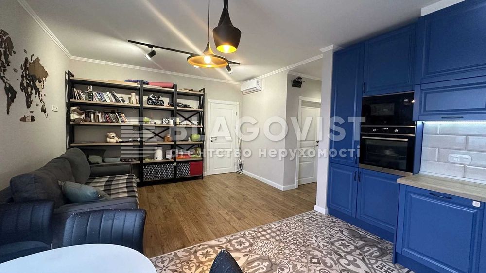 Apartment in Kyiv - More
