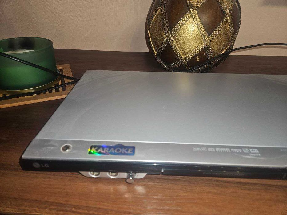 DVD плеєр LG з функцією караоке та диски до нього