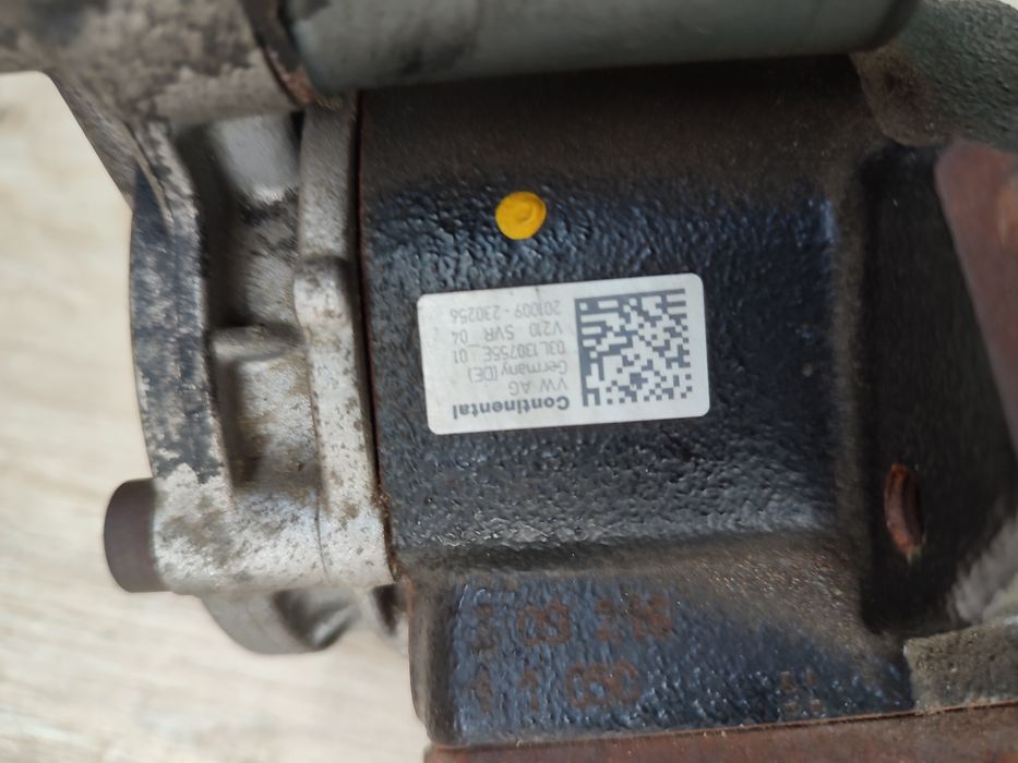 Паливний насос насос високого тиску  тнвд Continental 1.6 CAY