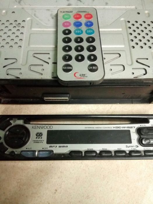 Автомагнитола Kenwood.