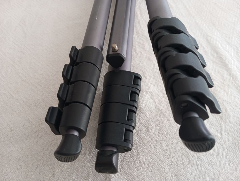 Tripé Manfrotto bom estado