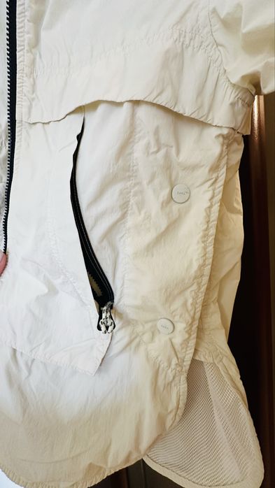 Вітровка для дівчинки Zara. Молочного кольору.