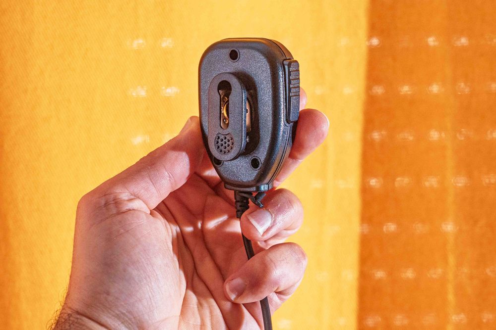 Microfone PTT para radios Baofeng.