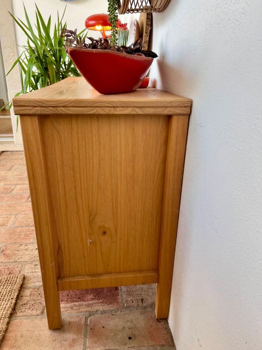 Aparador em Pinho maciço e palhinha