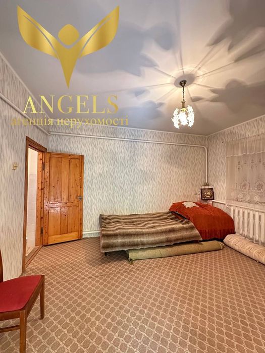 Продаж двоповерхового будинку із трьома гаражами та -1 поверхом