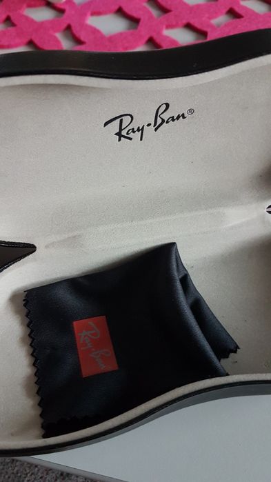 Etui na okulary Ray Ban czarne sztywne