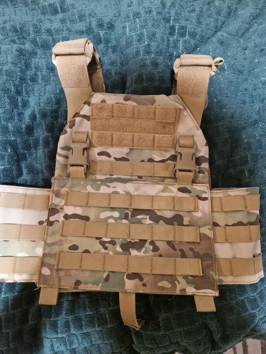 Kamizelka w kamuflażu multicam