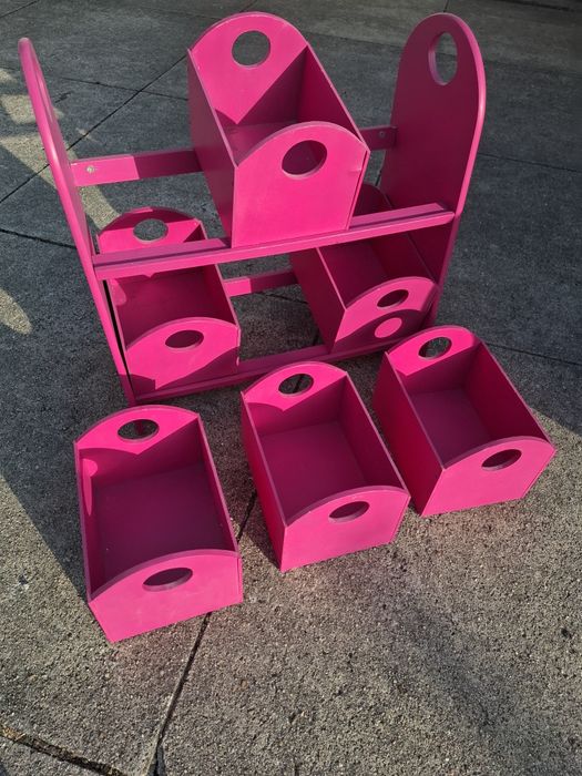 Armário de brinquedos com caixas amovíveis