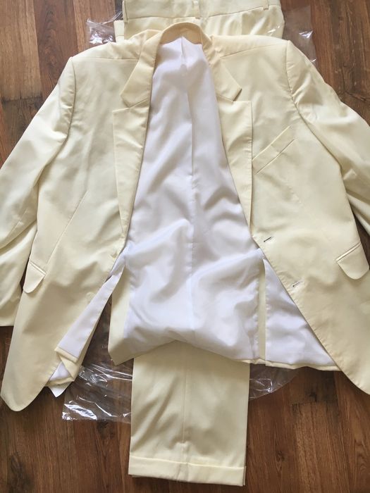 Пошитый на заказ свадебный костюм