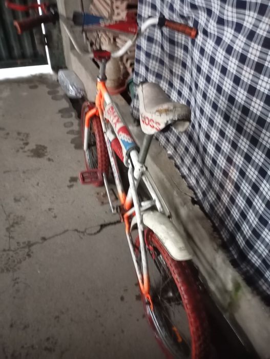 Vendo esta bicicleta box muita bonita
