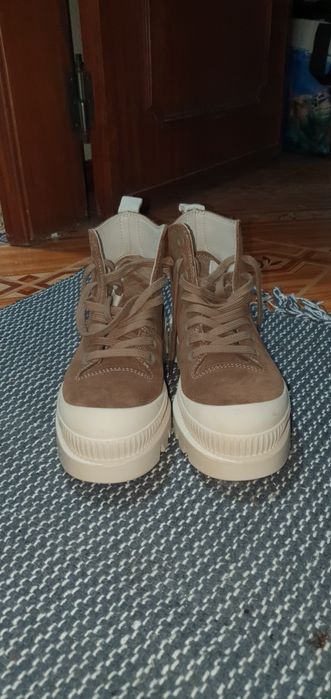 Botas de pele da Atrai