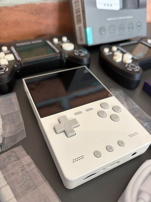 TrimUI Brick, konsola, karta 64GB + GRATIS Retro konsola!